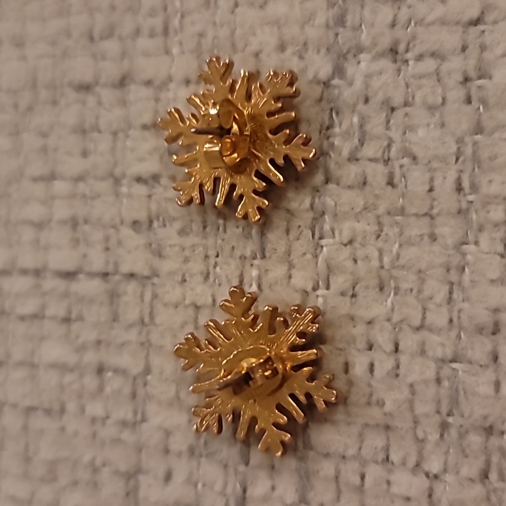 Vintage Snowflake Earrings ❄️ - Picture 2 of 3